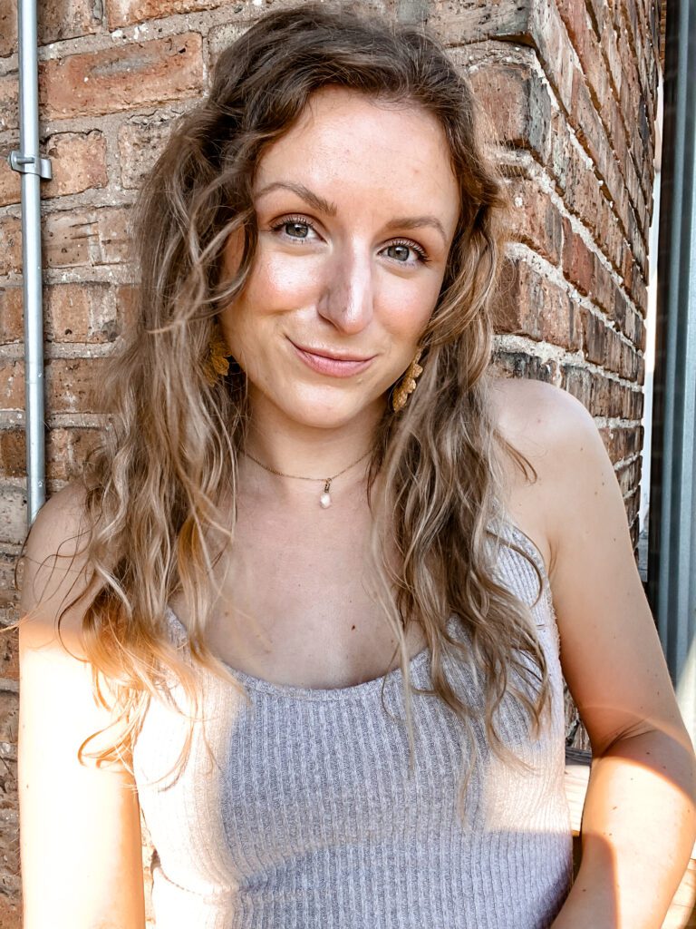 Natural glam makeup artist Rachel Maguire of Rachel Marie Glam in Chicago IL